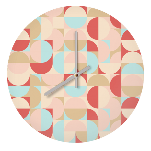 GEOMETRIC CIRCLE AND SQUARE PATTERN - creative clocks designed by Art Wow artist Rahma Project