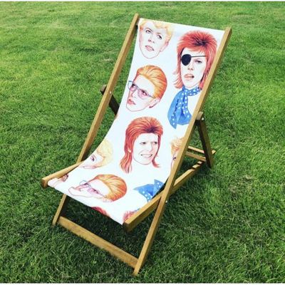 Fabulous Bowie - Deck chair on beach, Art Wow artist Helen Green